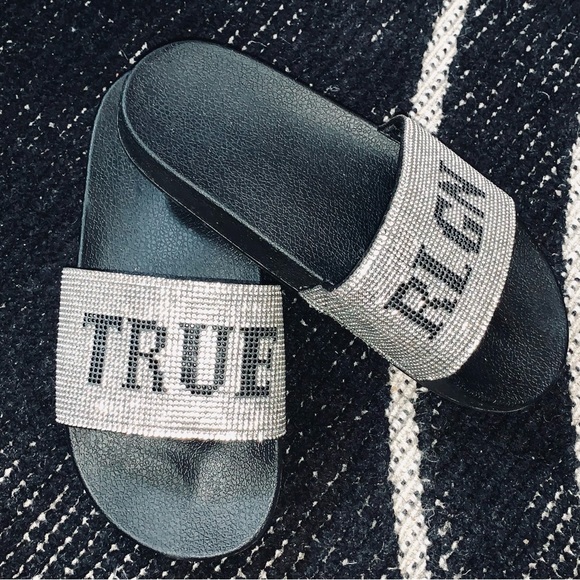 TRUE RELIGION MEYER ENCRUSTED CRYSTAL RHINSTONE | RUBBER SLIDES | Sz 7 | USED - Picture 4 of 8